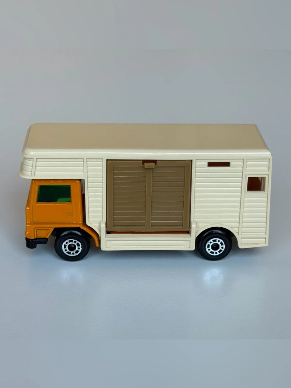 Vintage Matchbox Superfast No. 40 Horse Box 1977 Lesney w/ 2 Horses Near MINT